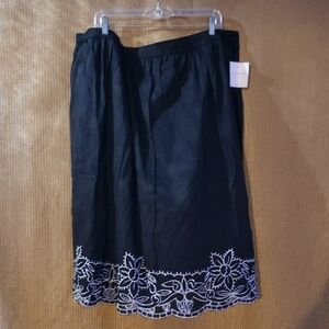 Sag Harbor Black Skirt with White Embroidery